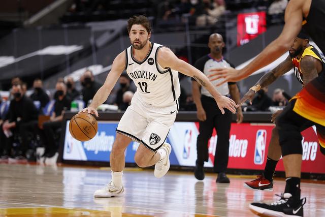 曼联11月最佳候选：奥纳纳、马兹拉维、迪亚洛