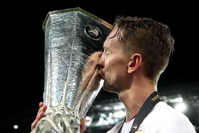 朱芳雨：想问问王哲林的情况 他把我微信删了